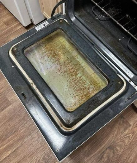 Kuchnia Próbowałam sody oczyszczonej i mydła Dawn, ale zeszło tylko trochę. Będę wdzięczna za wszelkie wskazówki! Od – Valeria zielona